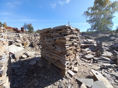 Плитняк златолит серебристый для мощения на бетон купить в Североуральске