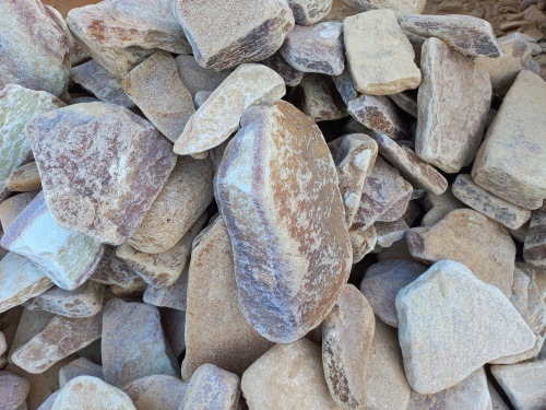 Златолит жёлтый, жёлто-зелёный глыбки и валуны для ланшафтного дизайна купить в Североуральске