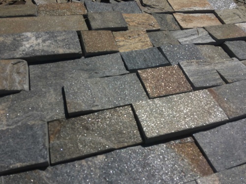 Плитка пилёная златолит Уральский для цоколя, отмостки купить в Североуральске