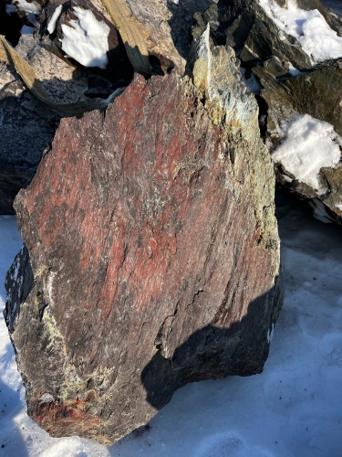 Ландшафтные глыбы красно-фиолетовые 200-1000 килограмм купить в Североуральске