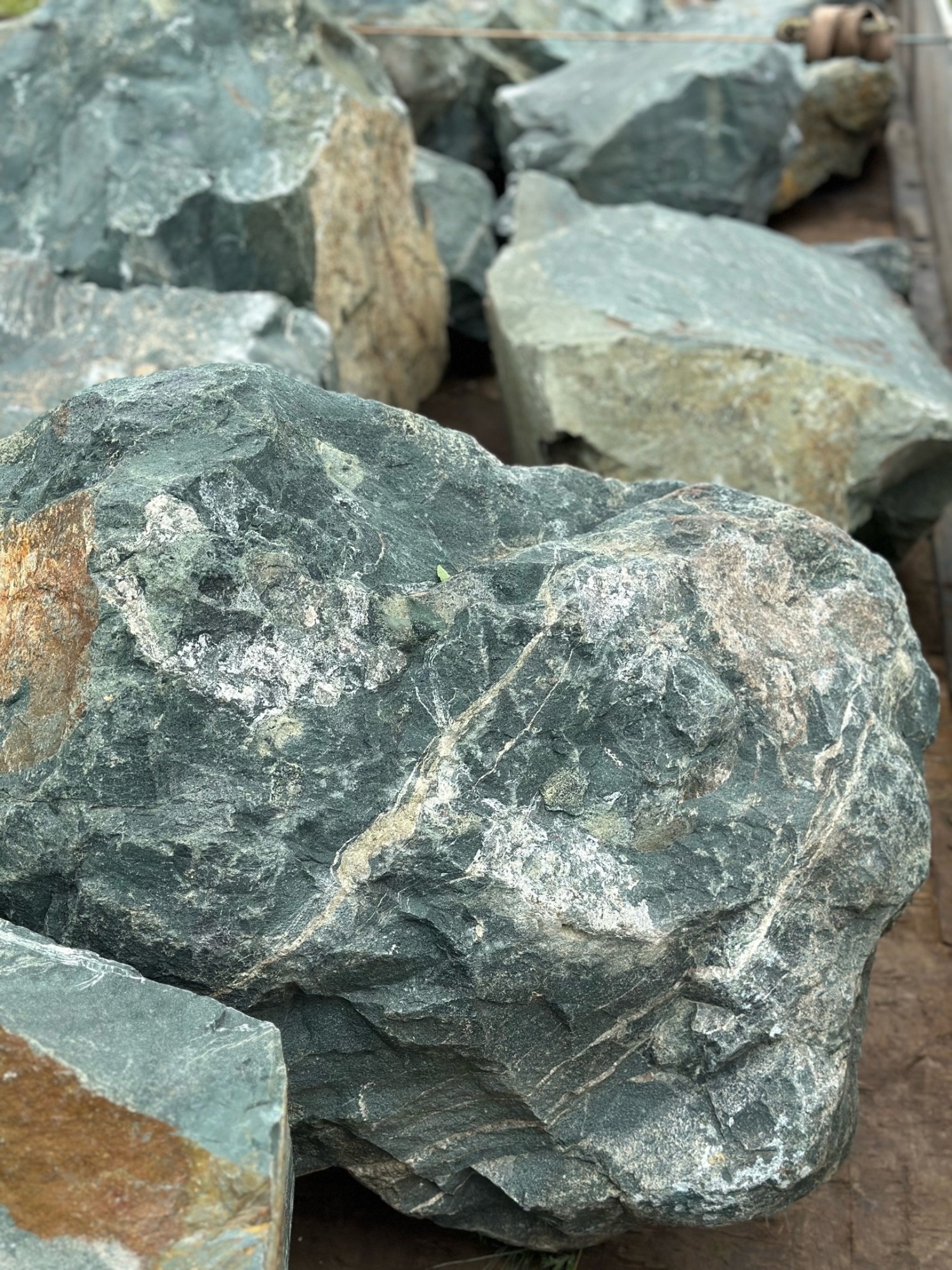 Камни для ландшафтного дизайна зелёные 10-60 килограмм купить в Североуральске