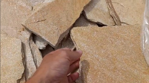 Плитняк златолит жёлтый золотистый для отмостки купить в Североуральске