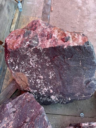 Камни для ландшафтного дизайна красно-фиолетовые 10-60 килограмм купить в Североуральске