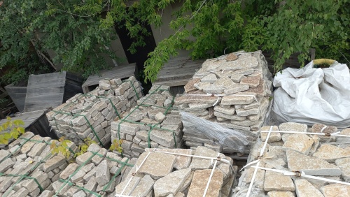 Гранитный плитняк галтованный для парковки купить в Североуральске