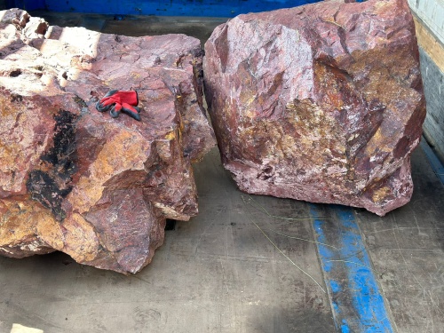 Ландшафтные глыбы красно-фиолетовые 200-1000 килограмм купить в Североуральске