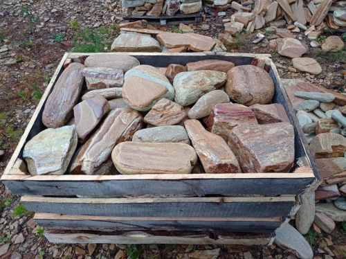 Златолит жёлтый, жёлто-зелёный глыбки и валуны для ланшафтного дизайна купить в Североуральске