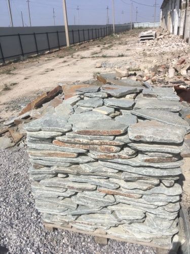 Златолит серебристый галтованный для лестниц купить в Североуральске