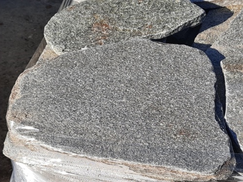 Златолит серебристый галтованный для лестниц купить в Североуральске